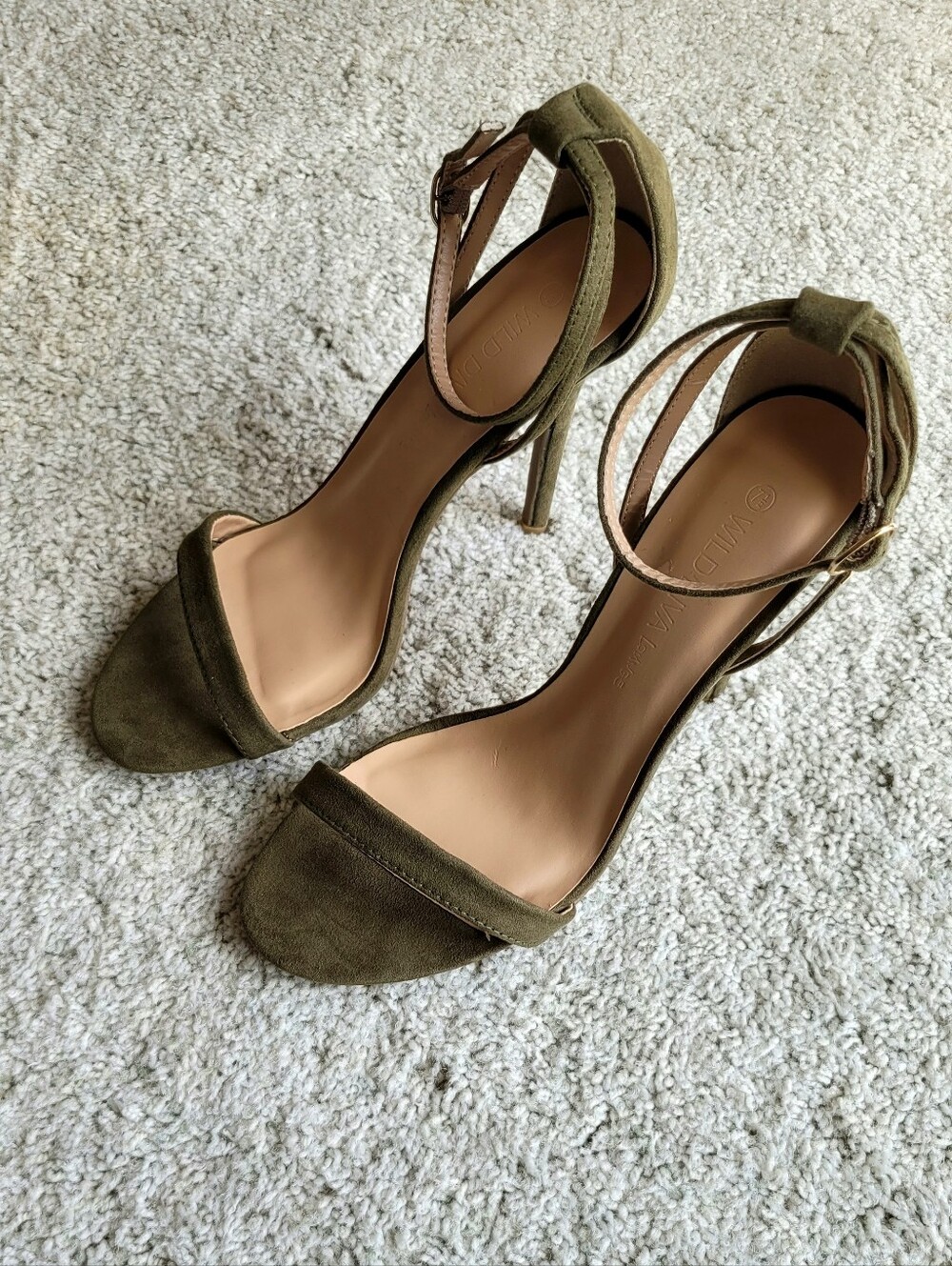 Stunning Olive Heels Gorgeous Color Making These Stilletos Special  7 1/2